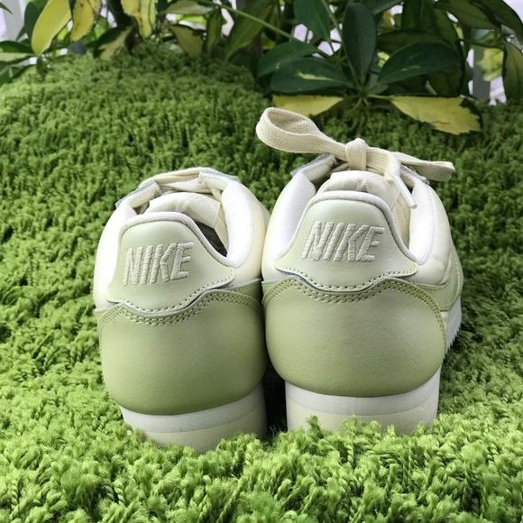 NWT Nike Cortez Nylon Light Bone WMNS - Picture 3 of 8